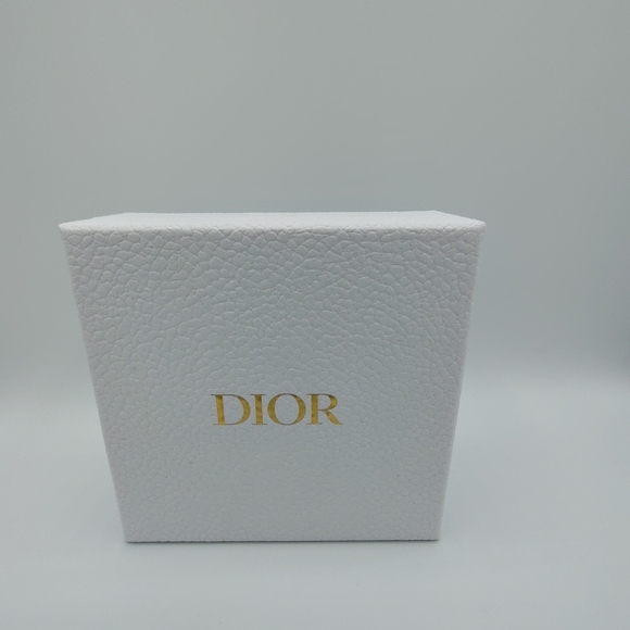 Dior Textured White Gift Box & Card Gold Logo 5x5 Hard Box Case Packaging NWOT - Picture 11 of 15